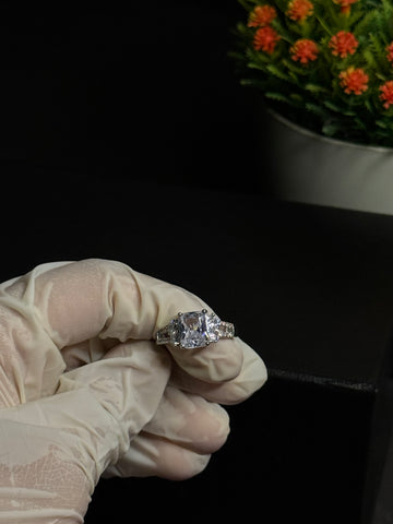 Square-Shaped Cubic Ring Adjustable